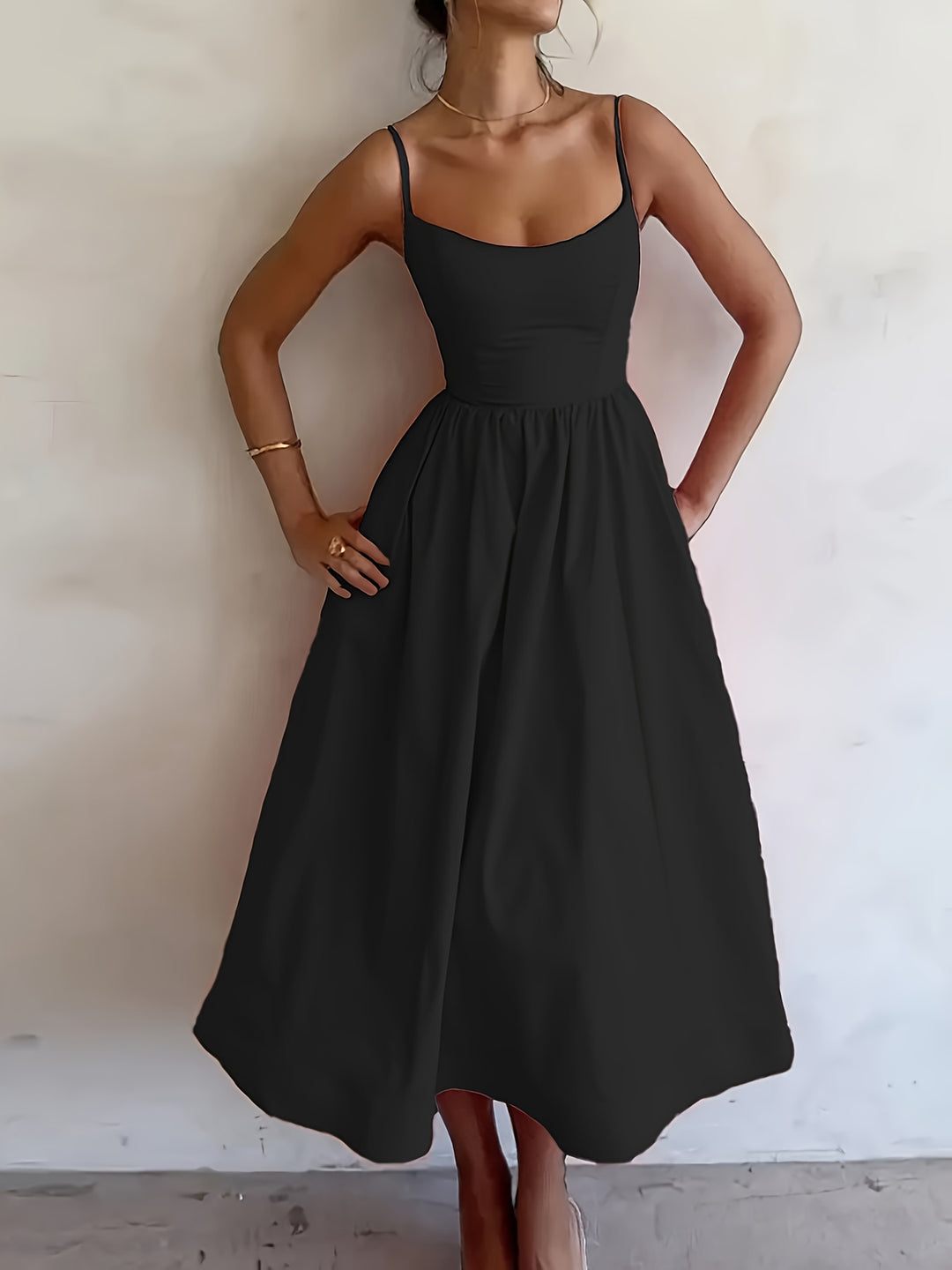 Zuri | Elegant Scoop Neck Black Midi Dress